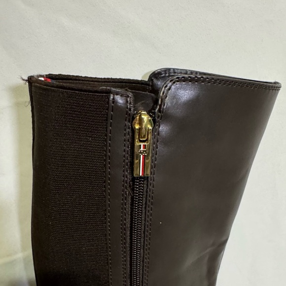 New Tommy Hilfiger Women’s Jiola Lug Sole Knee High Brown Riding Boot Size 6M - Picture 5 of 16